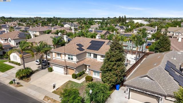 2132 Gold Poppy St, Brentwood CA: https://media.crmls.org/mediaz/2ec851d3-2ce1-43c6-8fac-46f416e27221.jpg