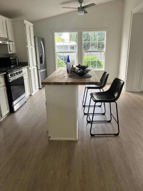 2151 Oakland Rd Space, San Jose CA: https://media.crmls.org/mediaz/2ec8bbdd-ca7c-4225-a11c-4bc6ed922c13.jpg