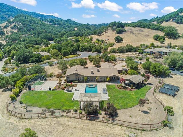 286 Mountain Laurel Lane, Los Gatos CA: https://media.crmls.org/mediaz/2ec91e44-512d-4003-a50c-31278c2dc1b8.jpg