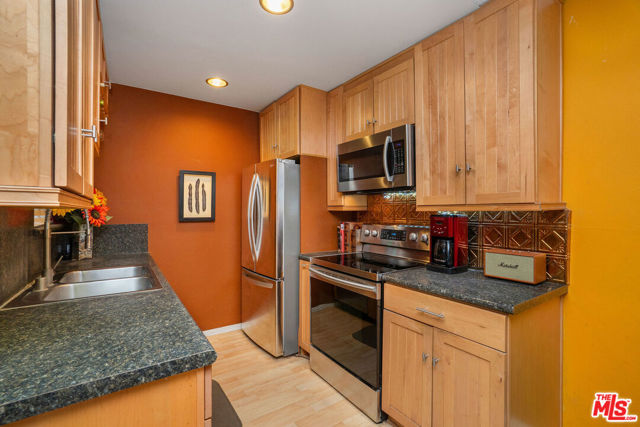 28915 Thousand Oaks Boulevard, Agoura Hills CA: https://media.crmls.org/mediaz/2ec99b6d-3015-4966-9677-96885644cefe.jpg