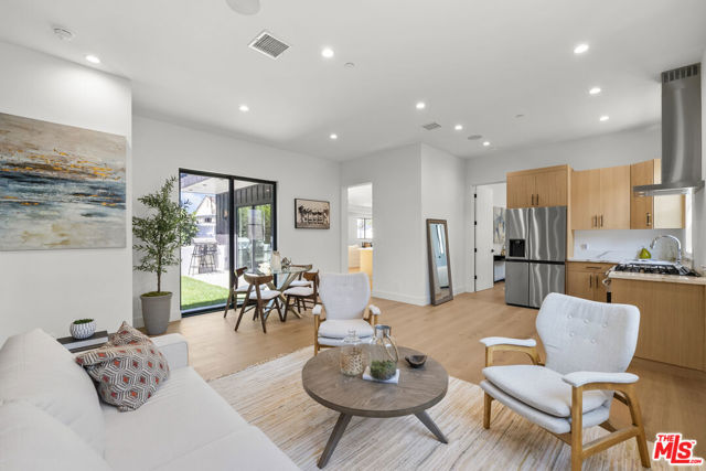 5741 Newcastle Avenue, Encino CA: https://media.crmls.org/mediaz/2ec9dadd-5b06-4c99-be7c-9670824b0f34.jpg
