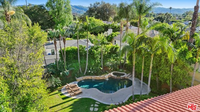 13164 Magnolia Boulevard photo 3