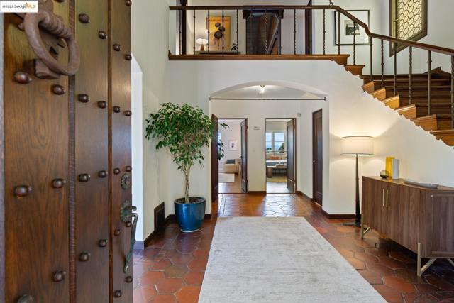 2583 Buena Vista Way, Berkeley CA: https://media.crmls.org/mediaz/2eca199e-0cdf-4f93-9ebd-e0e58bf11914.jpg
