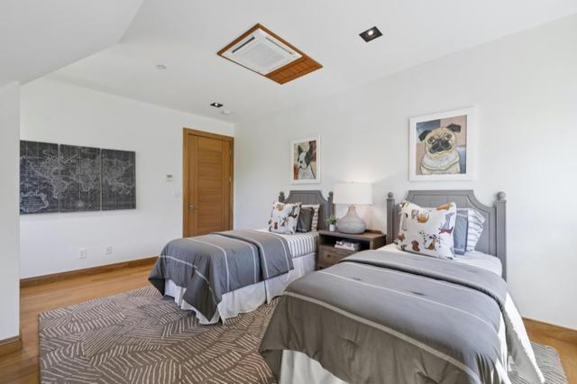 33 Highland Avenue, Burlingame CA: https://media.crmls.org/mediaz/2ecacf09-6706-4635-b3e3-c974c3e84c46.jpg