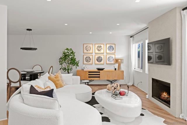 8121 Camino Del Sol, La Jolla CA: https://media.crmls.org/mediaz/2ecaf92a-98eb-4791-b3d9-79d580395a61.jpg