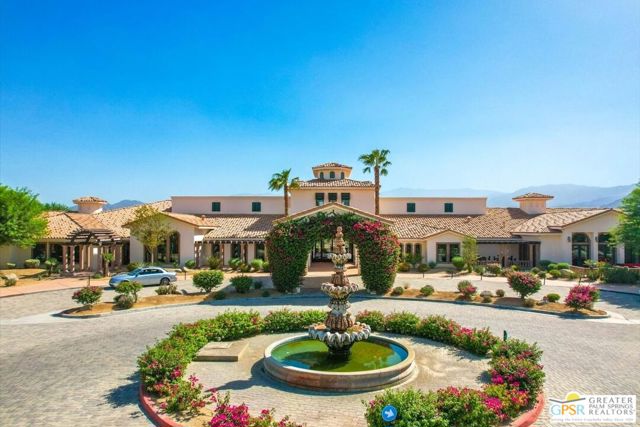 2010 Via San Martino, Palm Desert CA: https://media.crmls.org/mediaz/2eccc9aa-feef-4c14-aa2e-4ebbffaa0c5f.jpg