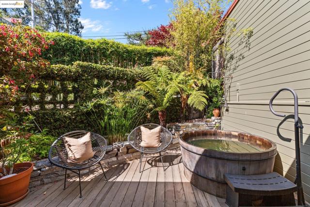 1148 Cragmont Ave, Berkeley CA: https://media.crmls.org/mediaz/2eccdaed-3493-4ae6-b682-0a5d4a02aef4.jpg