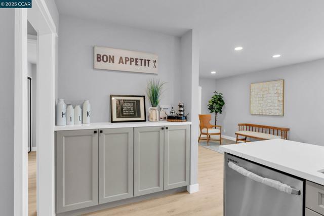 206 Princeton Ave, Vallejo CA: https://media.crmls.org/mediaz/2ecd7a29-cc83-4bf7-be49-f6f4bfe64073.jpg
