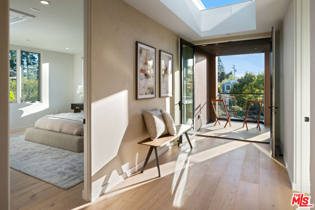 615 23rd Street, Santa Monica CA: https://media.crmls.org/mediaz/2ecd8e73-3378-456a-b927-e46824bc5a1b.jpg