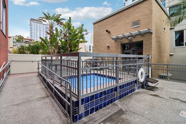 1580 Union St, San Diego CA: https://media.crmls.org/mediaz/2ecda072-7c40-4dde-af75-95018468cd6f.jpg