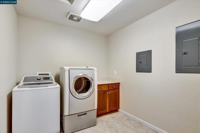 4007 Oak Knoll St, Antioch CA: https://media.crmls.org/mediaz/2ece188e-ef17-48d1-8f19-56df1434c682.jpg