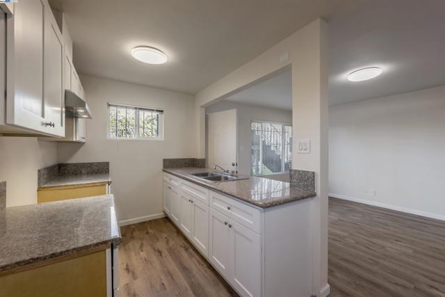 107 Catron Dr, Oakland CA: https://media.crmls.org/mediaz/2ece8619-55a4-4ce1-92aa-84294c9b1c1b.jpg