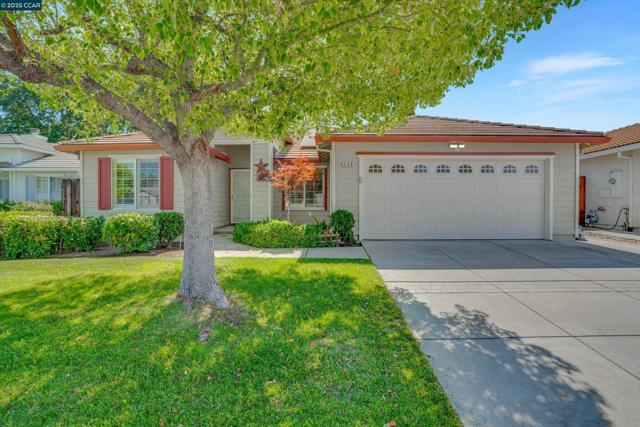 380 Claremont Dr, Brentwood CA: https://media.crmls.org/mediaz/2eceeb26-3cc5-42ed-882e-32ee76da1c7f.jpg