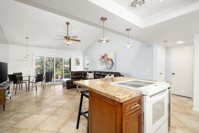 40960 La Costa W Circle, Palm Desert CA: https://media.crmls.org/mediaz/2ecf1227-467f-44de-8960-d19a5d959c29.jpg