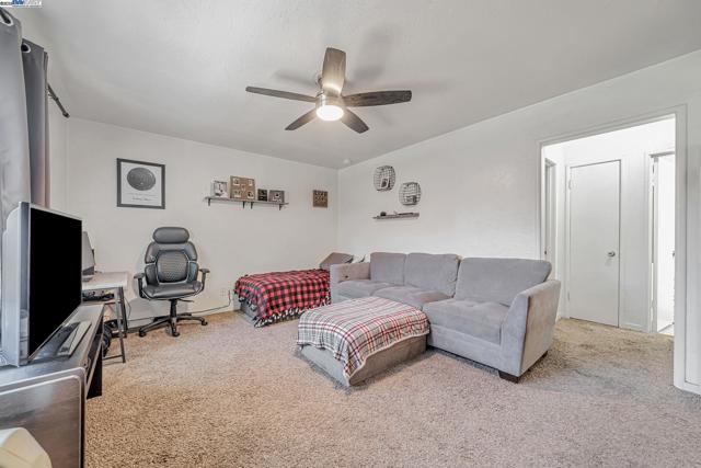 4655 Augustine St, Pleasanton CA: https://media.crmls.org/mediaz/2ecf4a6d-5c25-421f-a0ae-0c04dc6830d1.jpg