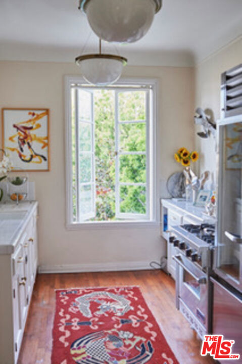 1416 Havenhurst Drive, West Hollywood CA: https://media.crmls.org/mediaz/2ecf4c20-c52a-4860-913d-5725ab1eda90.jpg