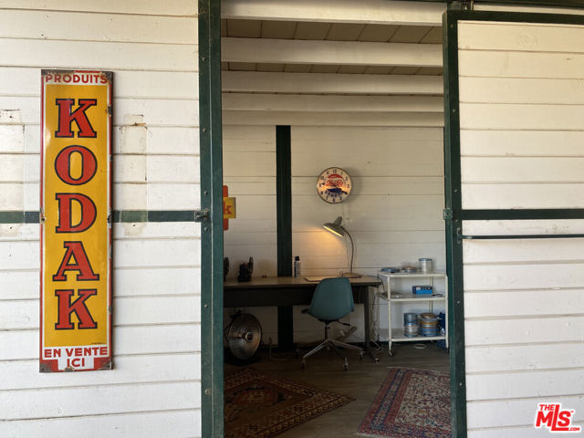 6970 Fernhill Drive, Malibu CA: https://media.crmls.org/mediaz/2ecf6094-6e42-4043-ba33-8f18496bb87a.jpg