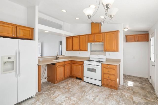 19210 Highland Hills Dr, Ramona CA: https://media.crmls.org/mediaz/2ecfc236-0d15-4be8-9a7e-8967c40d425d.jpg