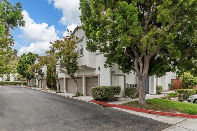 3767 Carmel View Rd #4, San Diego CA: https://media.crmls.org/mediaz/2ed024ee-0d9f-42b1-a2ac-a95a0d38a5b9.jpg