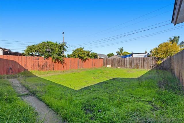 835 Colorado Ave, Chula Vista CA: https://media.crmls.org/mediaz/2ed0257d-0df0-4d44-a8ca-b596314f80bc.jpg