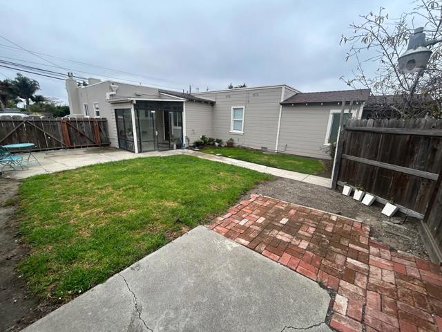 612 Central Avenue, Salinas CA: https://media.crmls.org/mediaz/2ed0c1db-1e5b-4da8-8450-f42e7ab381b9.jpg