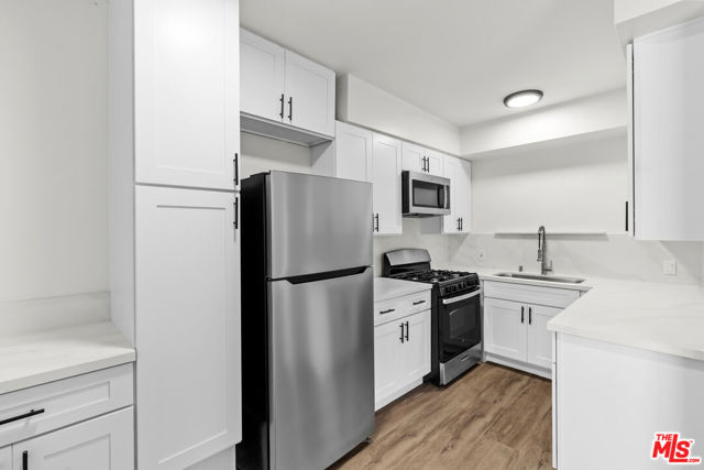 7825 W Manchester Avenue, Playa del Rey CA: https://media.crmls.org/mediaz/2ed0ef20-d1cc-4115-8fa5-a5f4d037e826.jpg