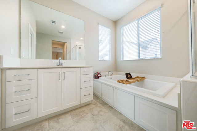 1681 Whitmore Loop, Chula Vista CA: https://media.crmls.org/mediaz/2ed165a0-c2a4-4e85-940b-630448f14caf.jpg