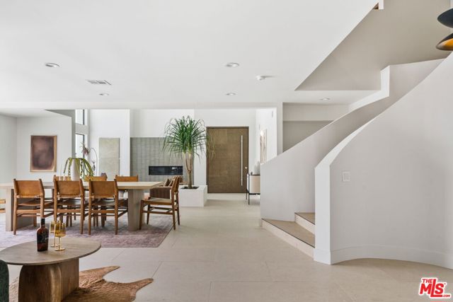 2380 Venus Drive, Los Angeles CA: https://media.crmls.org/mediaz/2ed1c5a5-e11e-4c22-929d-f19a259b48f2.jpg