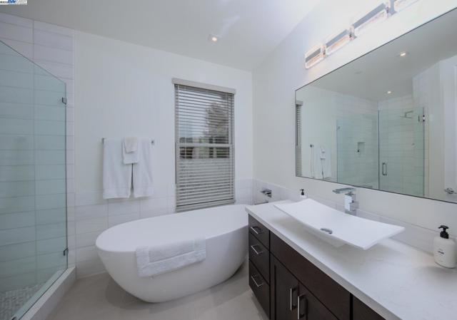 996 Harbor Haven Dr, Bodega Bay CA: https://media.crmls.org/mediaz/2ed25317-c62f-47b8-8716-7452ad9bc5e7.jpg