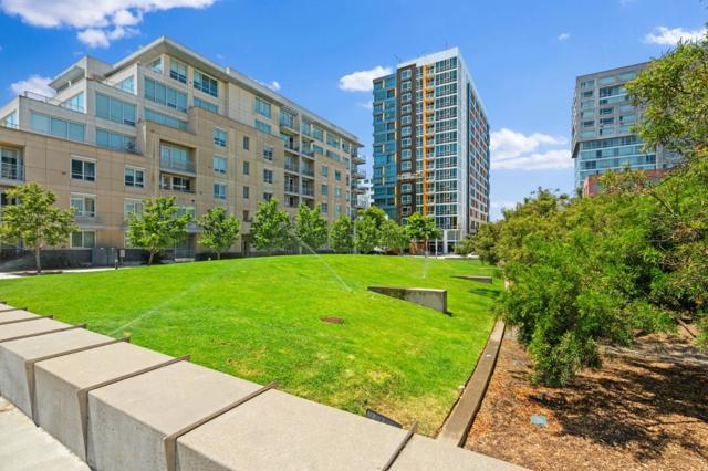 325 Berry Street, San Francisco CA: https://media.crmls.org/mediaz/2ed25ae5-e2b0-41b0-bcee-4f10d4f16c4d.jpg
