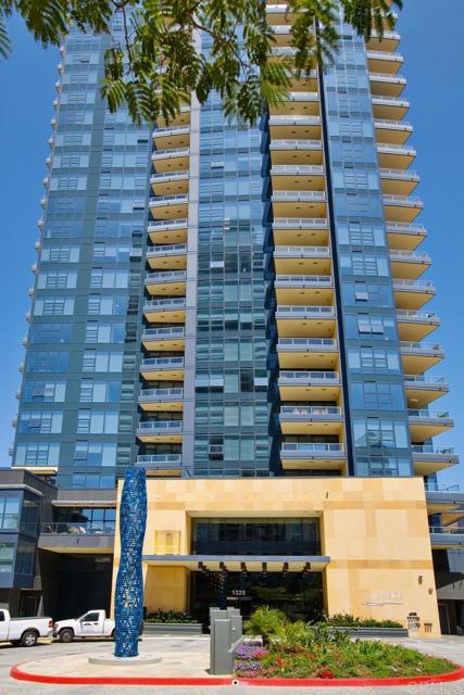 1325 Pacific Highway, San Diego CA: https://media.crmls.org/mediaz/2ed2d58f-5aae-43bf-babf-4919fc7be4f1.jpg