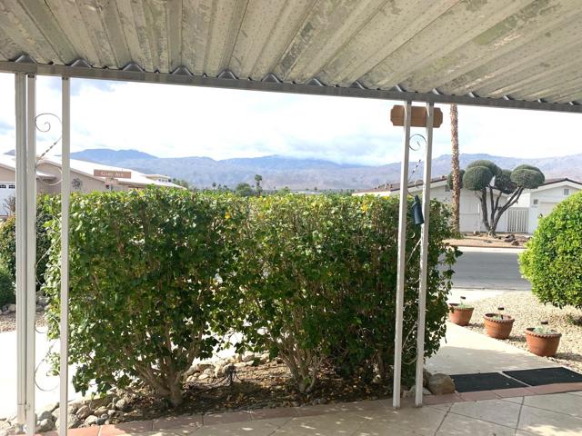 42627 Granite Place, Palm Desert CA: https://media.crmls.org/mediaz/2ed2ef1f-b7e7-4e54-a896-27c4697b3cfd.jpg