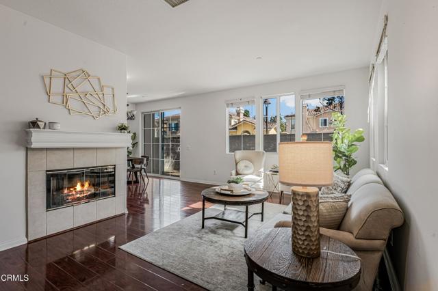 Detail Gallery Image 5 of 50 For 2916 Esperanza Way #F,  Simi Valley,  CA 93063 - 4 Beds | 3 Baths