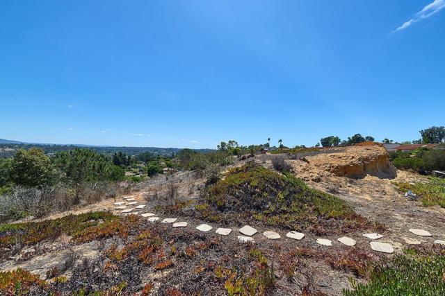 Detail Gallery Image 26 of 61 For 379 Trailview, Encinitas,  CA 92024 - 4 Beds | 2 Baths