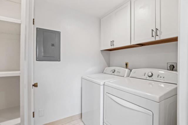 26 Saw Mill Court, Mountain View CA: https://media.crmls.org/mediaz/2ed407a0-690a-43a4-82f4-e8a9013195fd.jpg