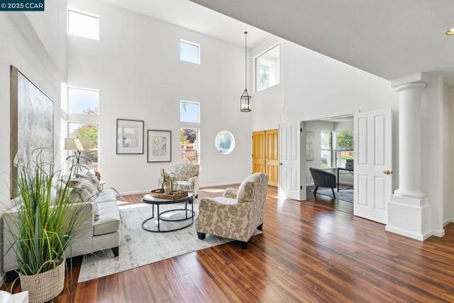 30300 Meridien Cir, Union City CA: https://media.crmls.org/mediaz/2ed41ca5-2684-4fb6-aa18-13e9e998f904.jpg