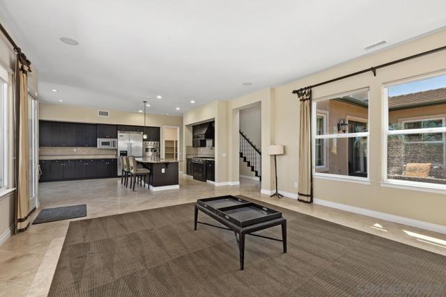 1833 Corte Galeana, Chula Vista CA: https://media.crmls.org/mediaz/2ed427bf-26ff-45ba-85bd-f2aa8bb2d024.jpg