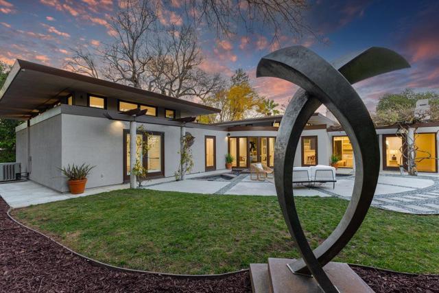1621 El Sereno Court, Los Altos CA: https://media.crmls.org/mediaz/2ed42a6f-4ee7-4255-a92c-0e51b6940e99.jpg