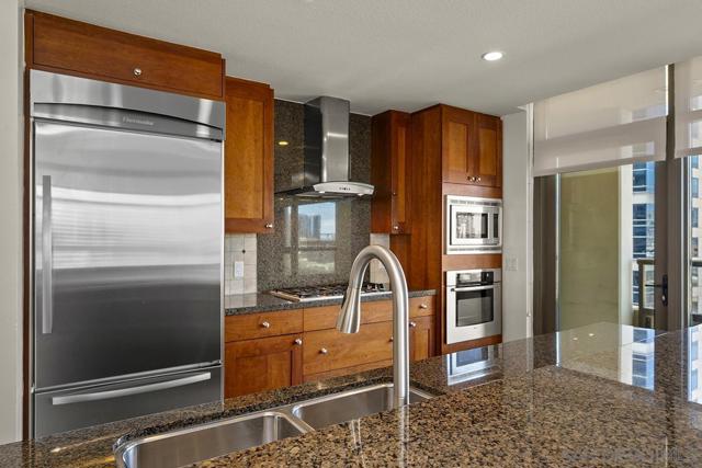 700 W E Street, San Diego CA: https://media.crmls.org/mediaz/2ed48a68-540e-42df-8e49-d571d8abac10.jpg