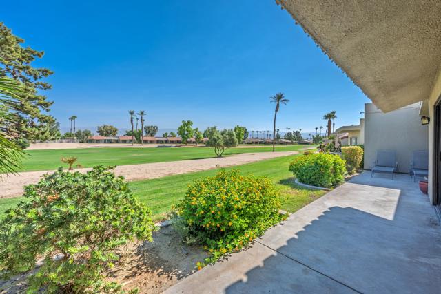 40155 Baltusrol Circle, Palm Desert CA: https://media.crmls.org/mediaz/2ed593db-d24b-427e-b365-917924b532bc.jpg