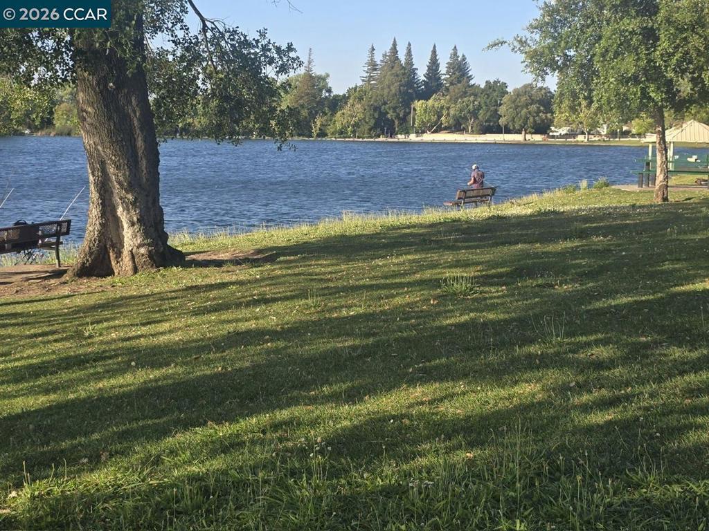 https://media.crmls.org/mediaz/2ed59a30-a015-4980-a41c-e18fb32be8b4.jpg?preset=X-Large