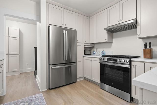 311 B Ave, Coronado CA: https://media.crmls.org/mediaz/2ed5f5f8-dbae-4697-b483-e6450233f8c3.jpg