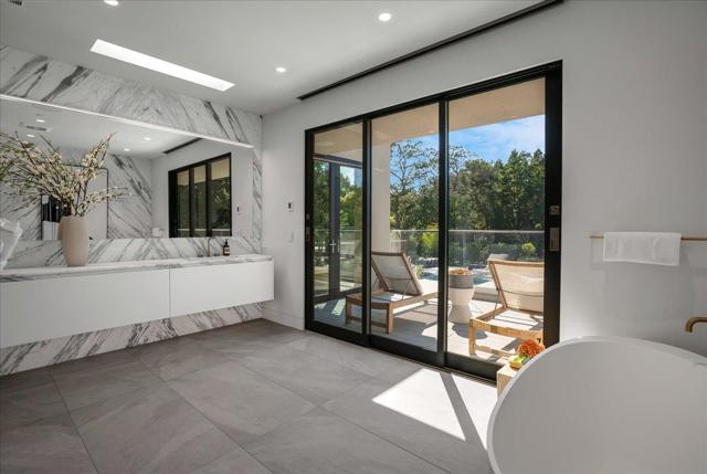 88 Tuscaloosa Avenue, Atherton CA: https://media.crmls.org/mediaz/2ed636e3-cd07-42a6-83a5-32e2b7cfb7d5.jpg