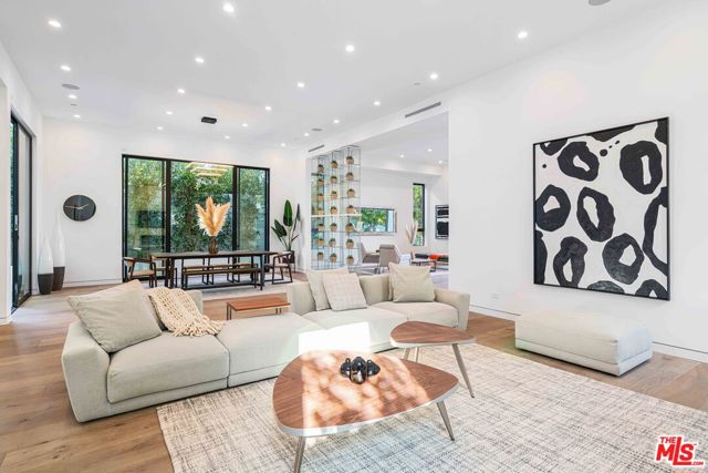 832 N Sierra Bonita Avenue, Los Angeles CA: https://media.crmls.org/mediaz/2ed6430c-8c15-41ac-9451-cb4cff670de7.jpg
