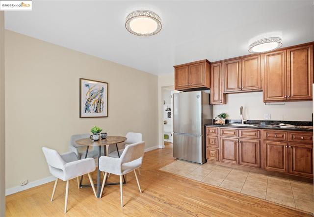 262 Byxbee St, San Francisco CA: https://media.crmls.org/mediaz/2ed6bf66-23c9-46a6-bbfc-538d942b2cb1.jpg
