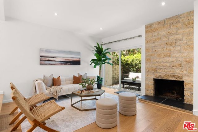 28 Village, Santa Monica CA: https://media.crmls.org/mediaz/2ed6c9d1-8f1b-41ff-bc35-e3873237a403.jpg