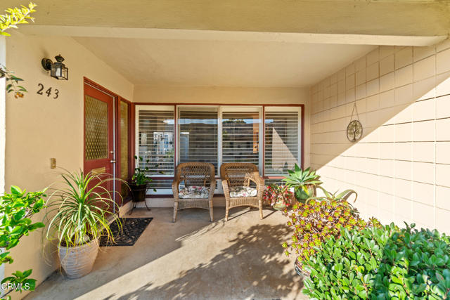 243 E Elfin Green, Port Hueneme CA: https://media.crmls.org/mediaz/2ed6d939-bebf-421e-827f-0c37728ae8b0.jpg