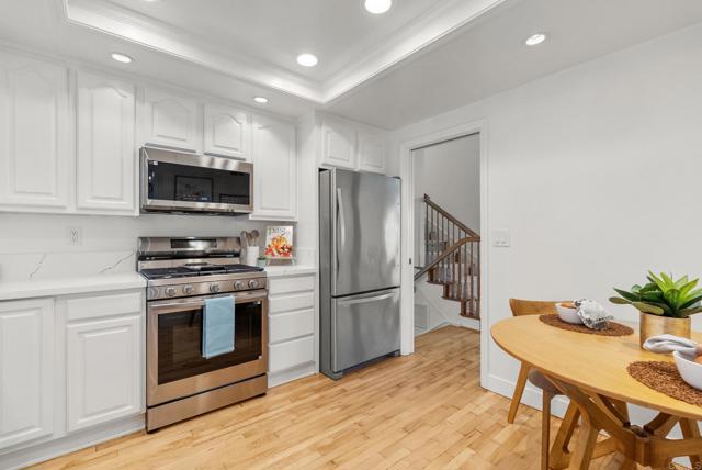 14592 Oak Avenue, Irvine CA: https://media.crmls.org/mediaz/2ed72f5a-eeb4-40fd-bfcd-cfa193e071e7.jpg