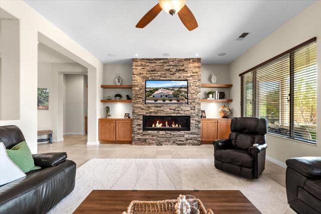 40426 Calle Estela, Indio CA: https://media.crmls.org/mediaz/2ed806a0-d1a9-4125-a8e6-b3c4097ef624.jpg