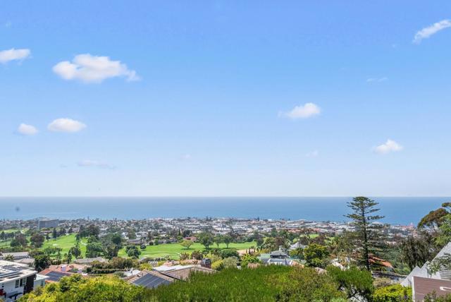 7330 Brodiaea Way, La Jolla CA: https://media.crmls.org/mediaz/2ed80b06-4735-444d-9c99-341e95bc62a1.jpg